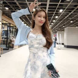 Helliana22 avatar