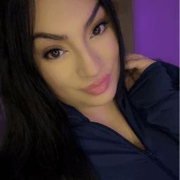 Adri_Rose381 avatar