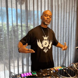 THE_ORIGINAL_DJ_J_U_ICE avatar